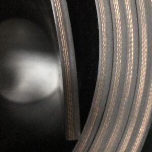 Banda de goma con refuerzo de telas